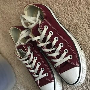 maroon converse